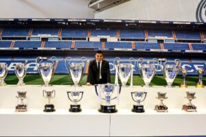 Leia mais sobre o artigo Casemiro se despede do Real Madrid e é homenageado