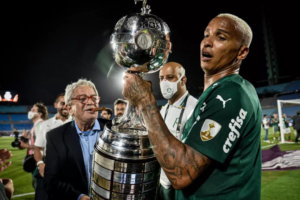 Leia mais sobre o artigo Heróis improváveis do futebol